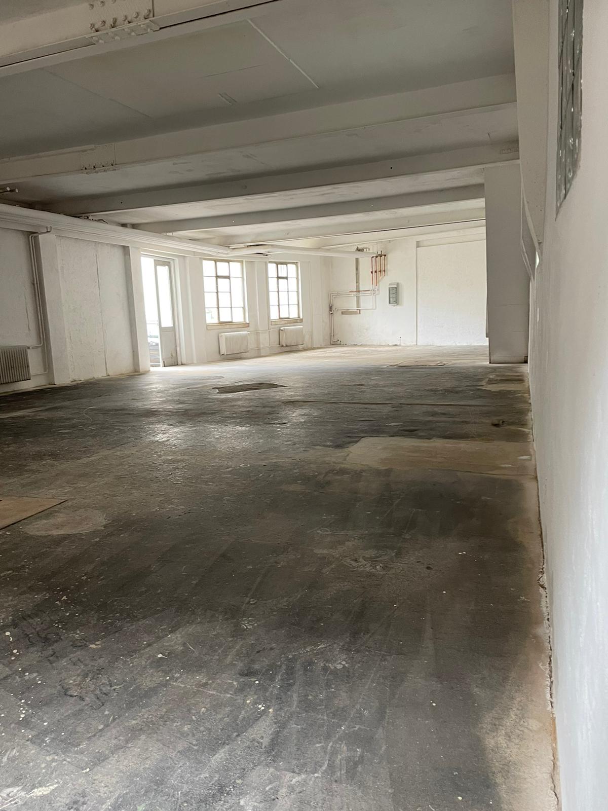 Krupp & Krupp Immobilien Telefon: 07221 9716844 
Email: info@krupp-immo.de