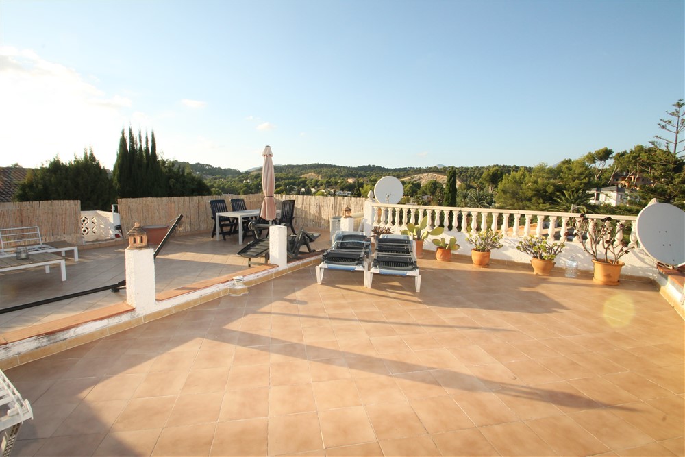 Krupp & Krupp Immobilien Telefon: 07221 9716844 
Email: info@krupp-immo.de