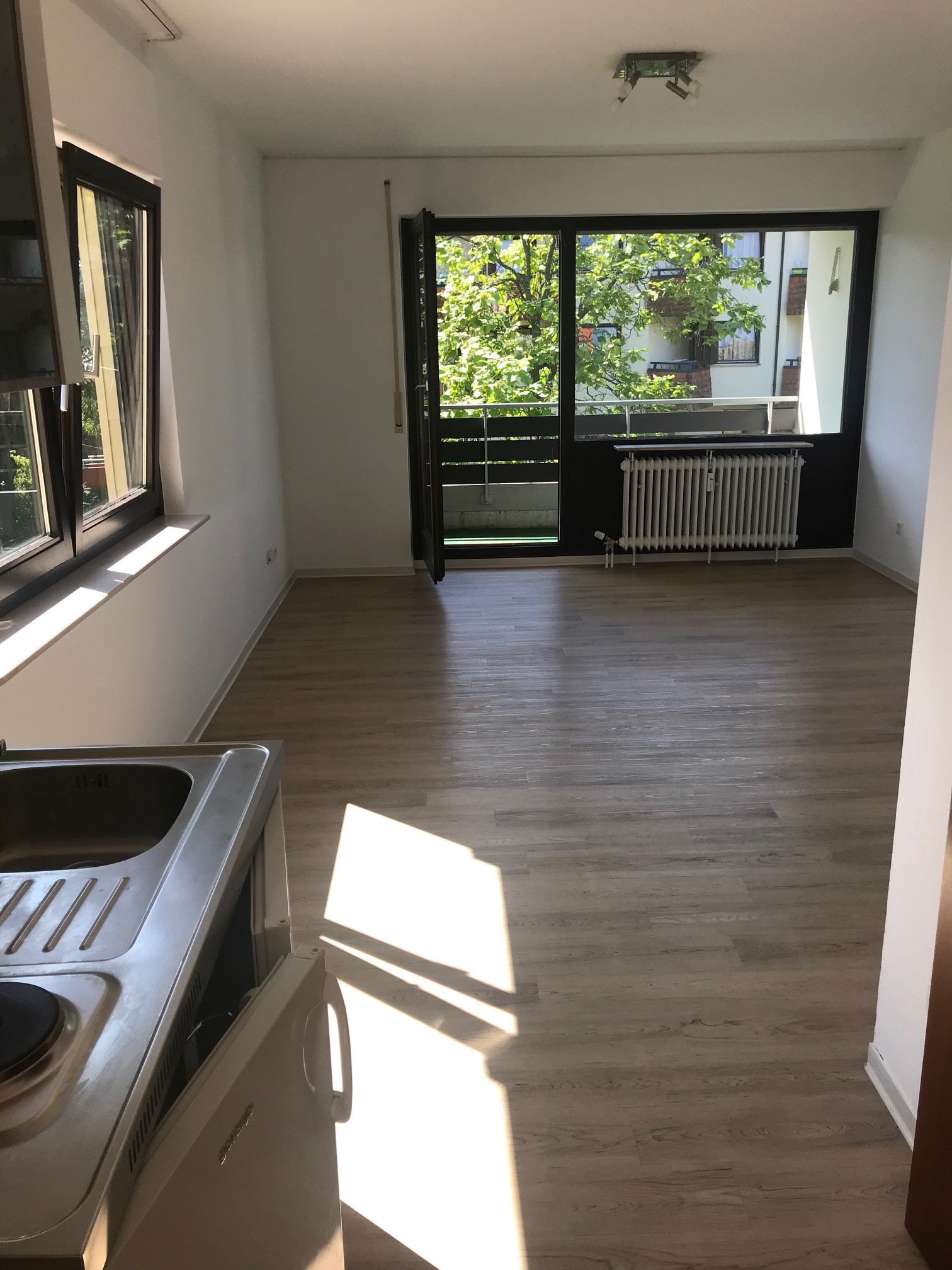 Krupp & Krupp Immobilien Telefon: 07221 9716844 
Email: info@krupp-immo.de